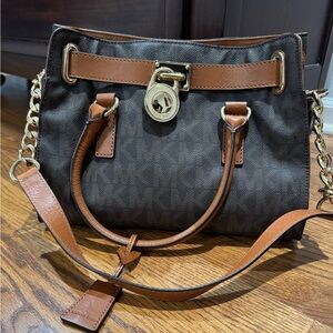 Gently used medium size Michael Kors bag.